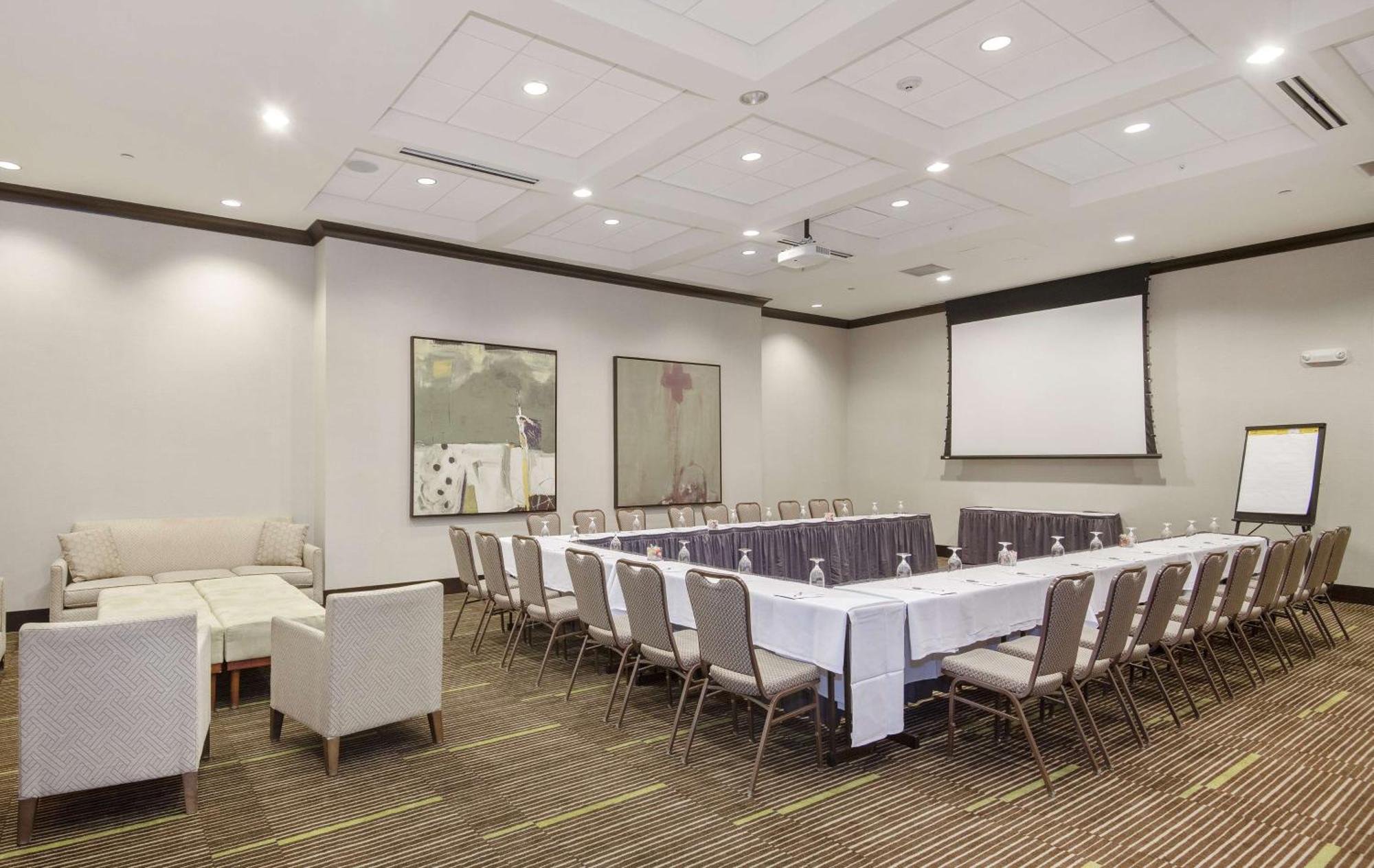 Hilton Garden Inn Raleigh Cary Extérieur photo